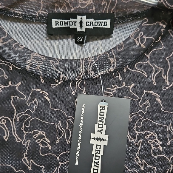 Stylish Black Sheer Graphic Tee - Picture 4 of 4